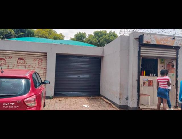 11 BEDROOM HOUSE FOR SALE IN YEOVILLE